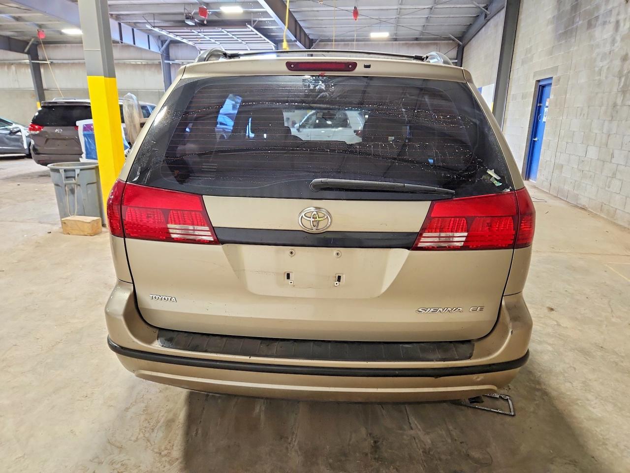 2004 TOYOTA SIENNA CE 7 PASSENGER photo 16