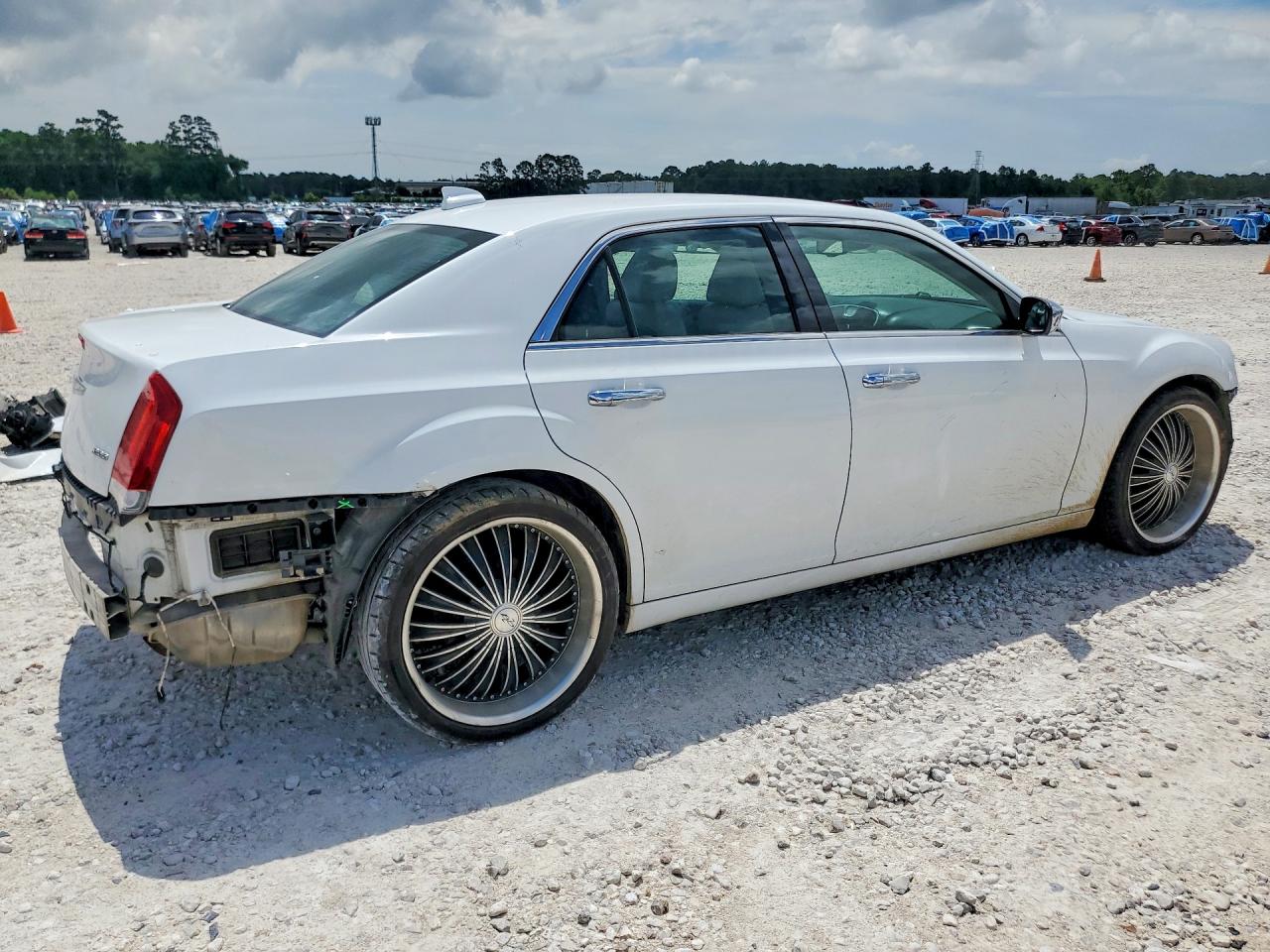 2018 CHRYSLER 300 LIMITED photo 5