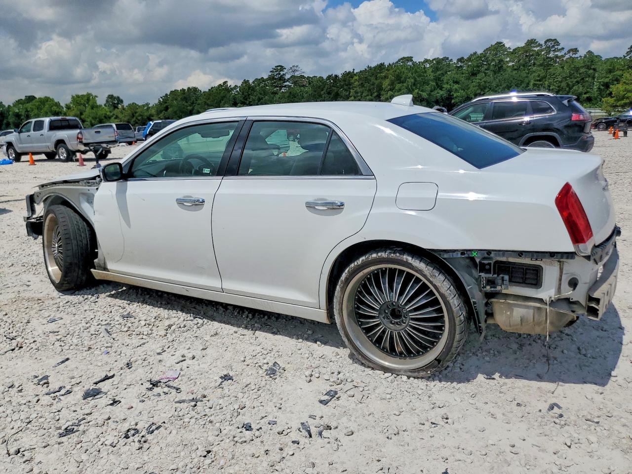 2018 CHRYSLER 300 LIMITED photo 3