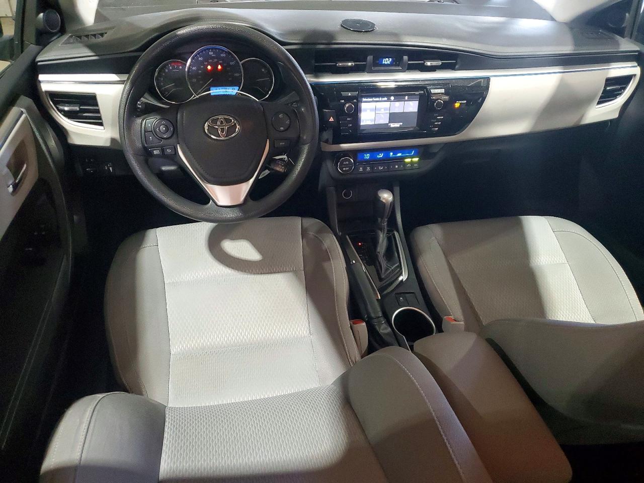 2016 TOYOTA COROLLA LE photo 8