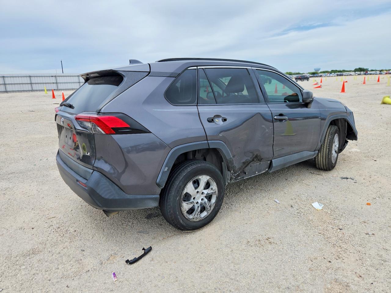 2019 TOYOTA RAV4 LE photo 5