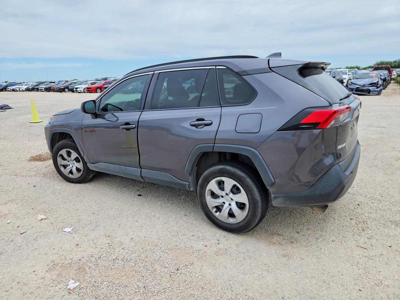 2019 TOYOTA RAV4 LE photo 3