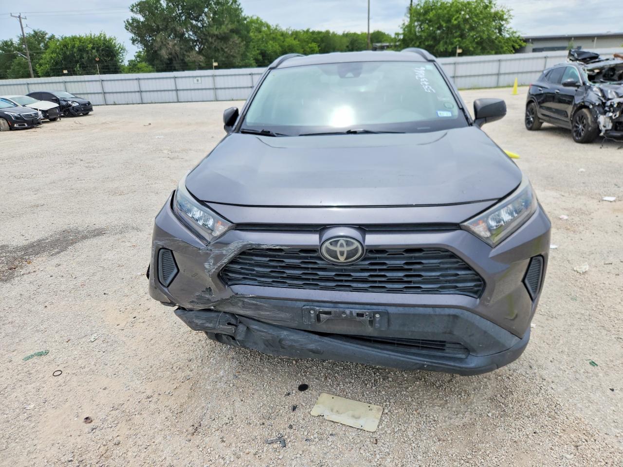 2019 TOYOTA RAV4 LE photo 9