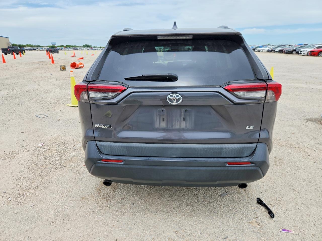 2019 TOYOTA RAV4 LE photo 11