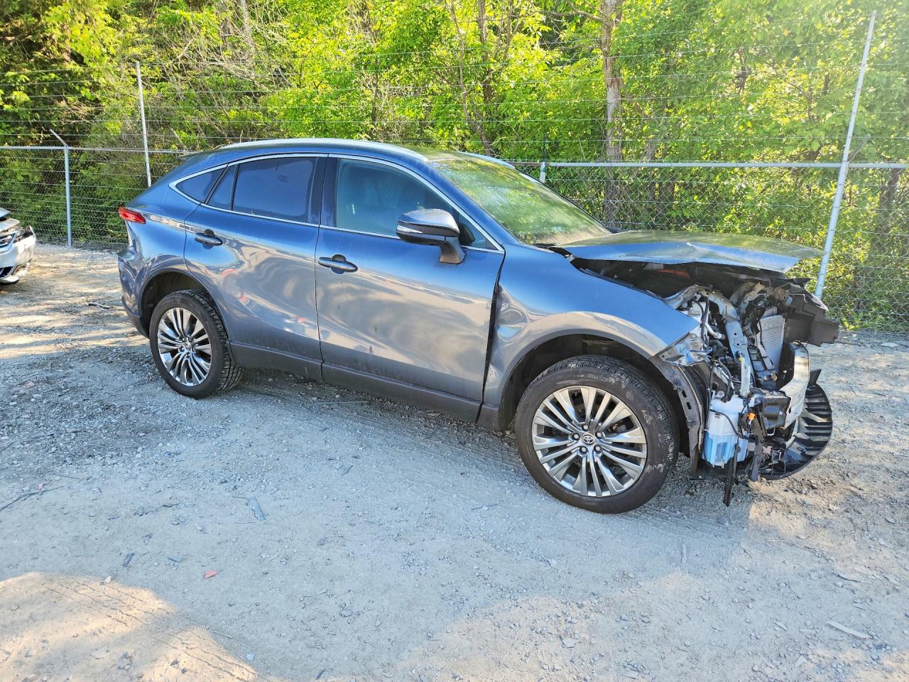 2022 TOYOTA VENZA XLE photo 4