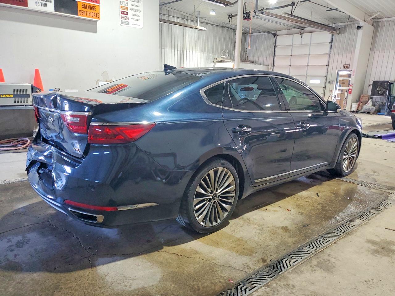 2017 KIA CADENZA LIMITED photo 3