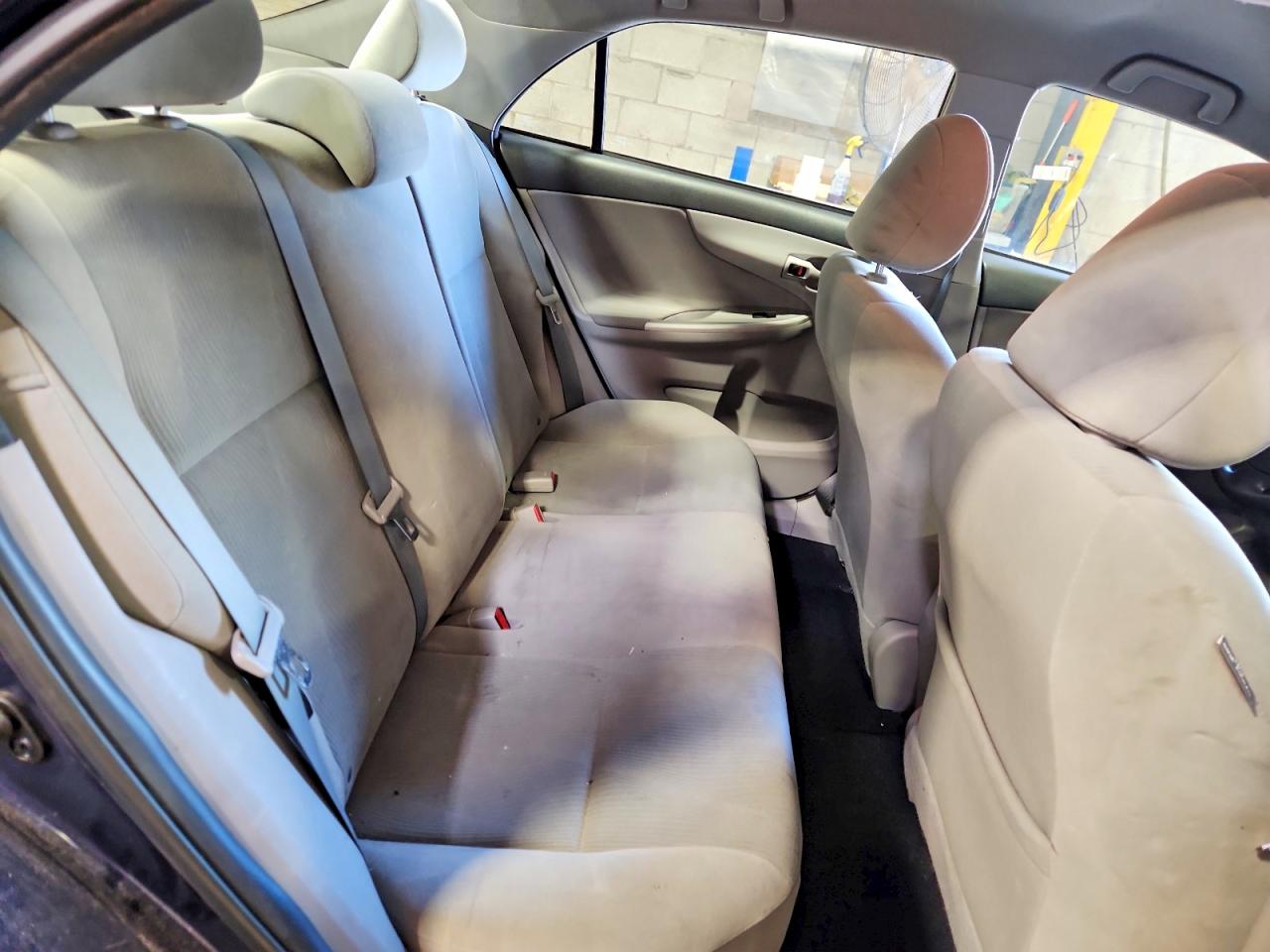 2012 TOYOTA COROLLA LE photo 19