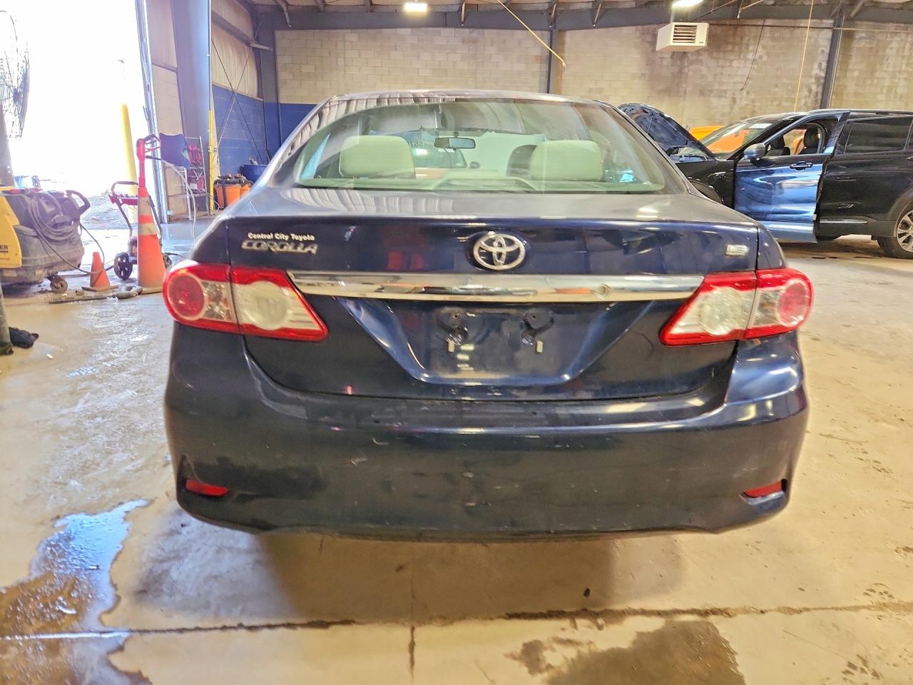 2012 TOYOTA COROLLA LE photo 11