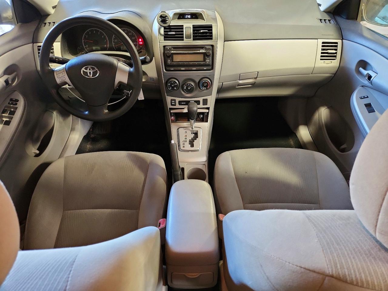 2012 TOYOTA COROLLA LE photo 15