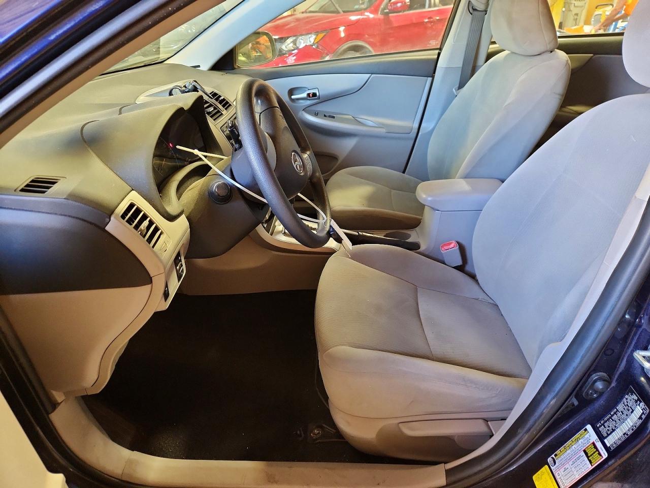 2012 TOYOTA COROLLA LE photo 13