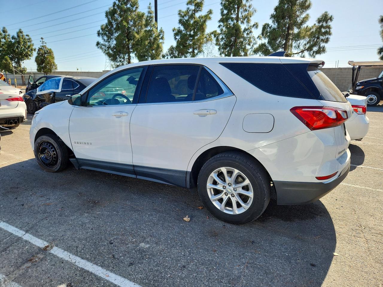 2019 CHEVROLET EQUINOX LT photo 2