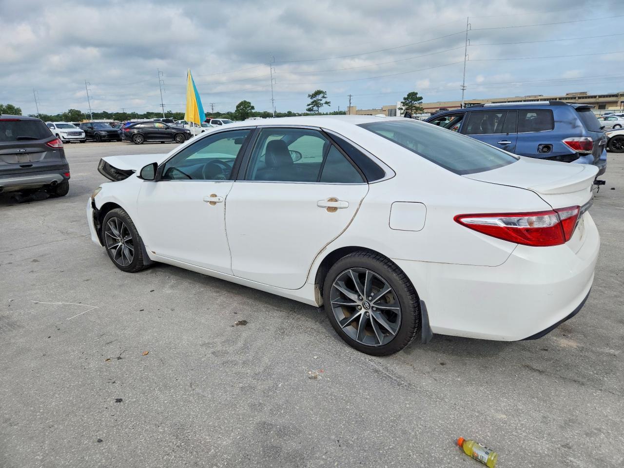 2015 TOYOTA CAMRY XSE photo 4