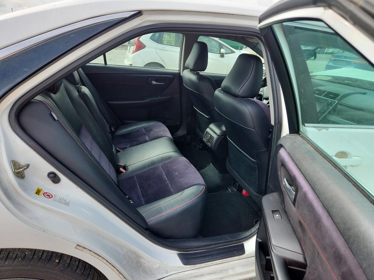 2015 TOYOTA CAMRY XSE photo 28