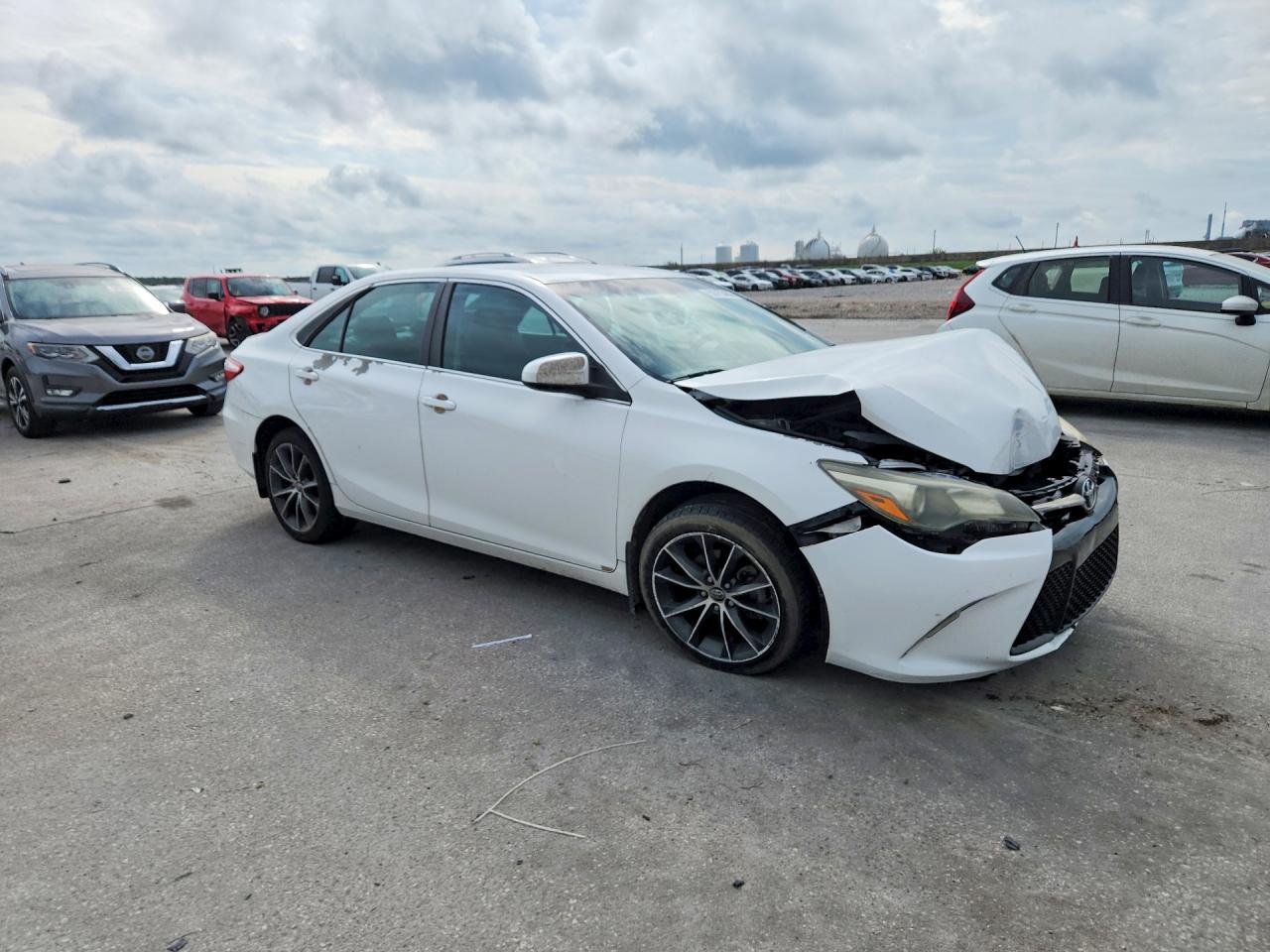 2015 TOYOTA CAMRY XSE photo 10