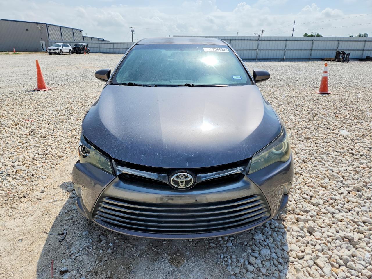 2015 TOYOTA CAMRY SE photo 9