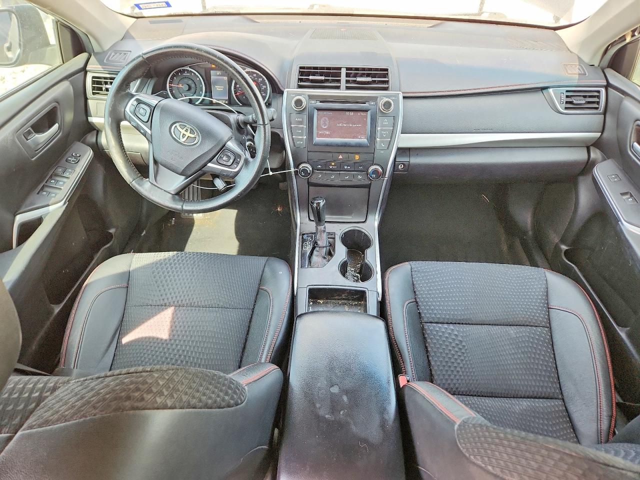 2015 TOYOTA CAMRY SE photo 15