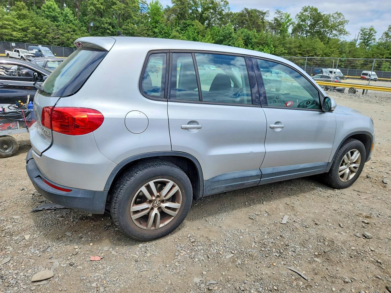 2012 VOLKSWAGEN TIGUAN S photo 5