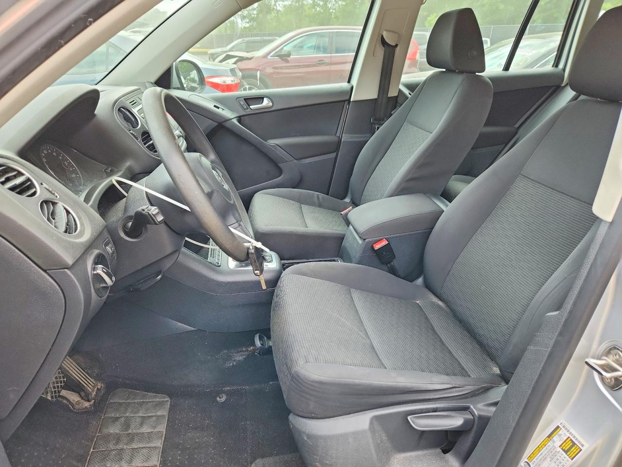 2012 VOLKSWAGEN TIGUAN S photo 13