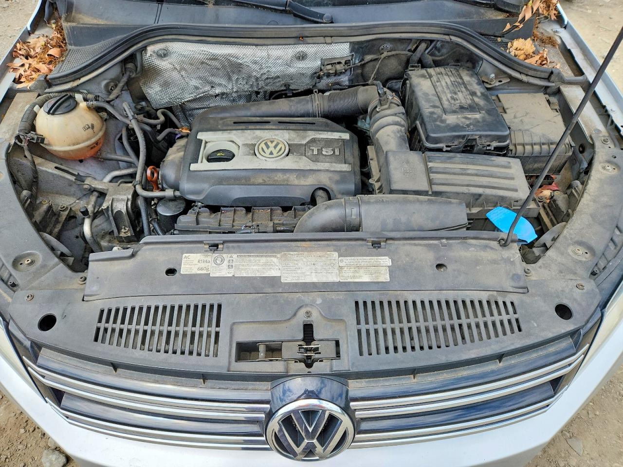 2012 VOLKSWAGEN TIGUAN S photo 23
