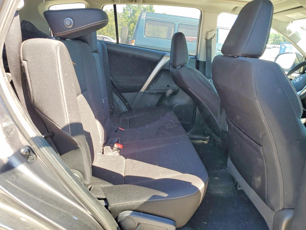 2015 TOYOTA RAV4 XLE photo 21
