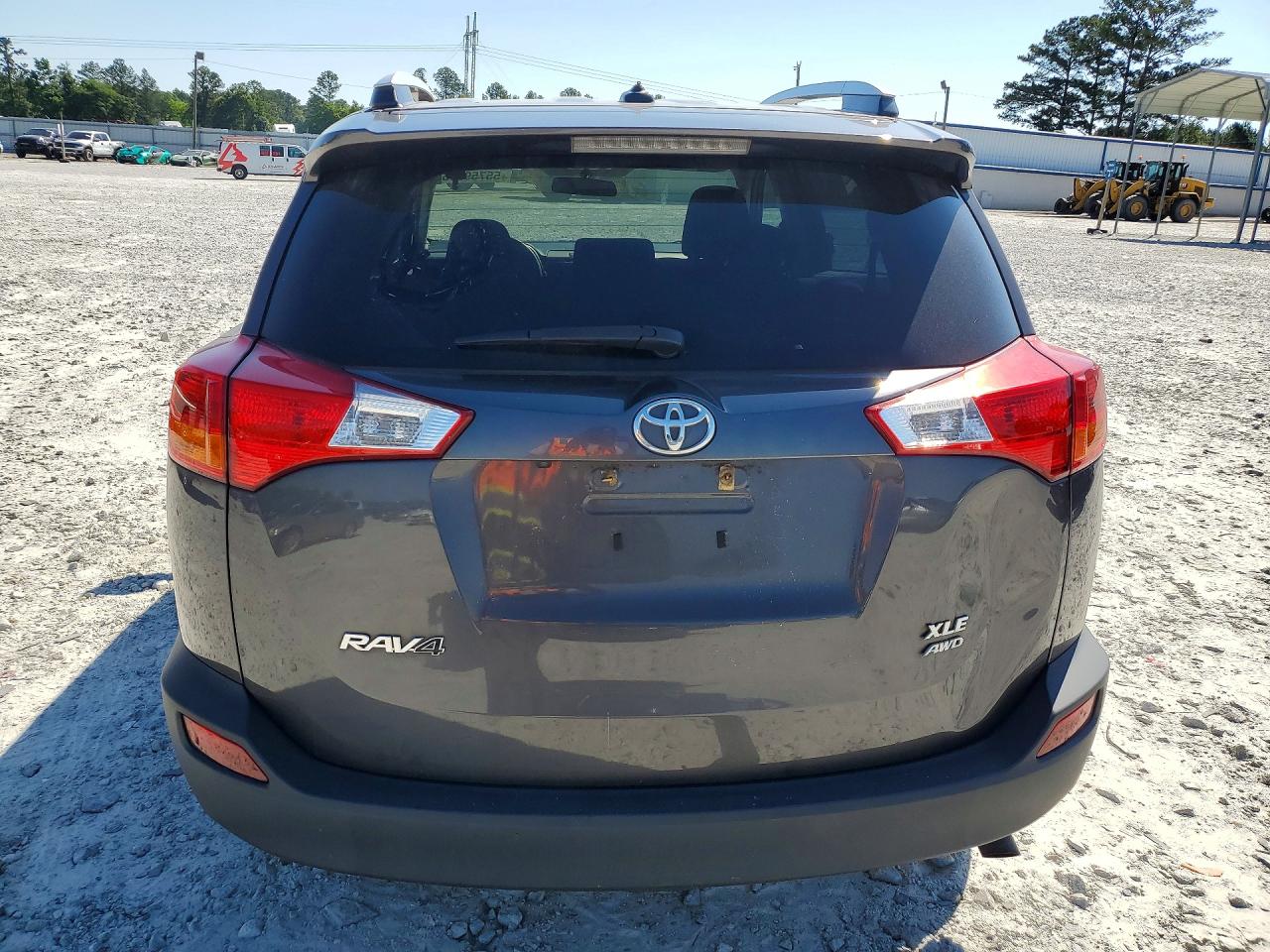 2015 TOYOTA RAV4 XLE photo 11