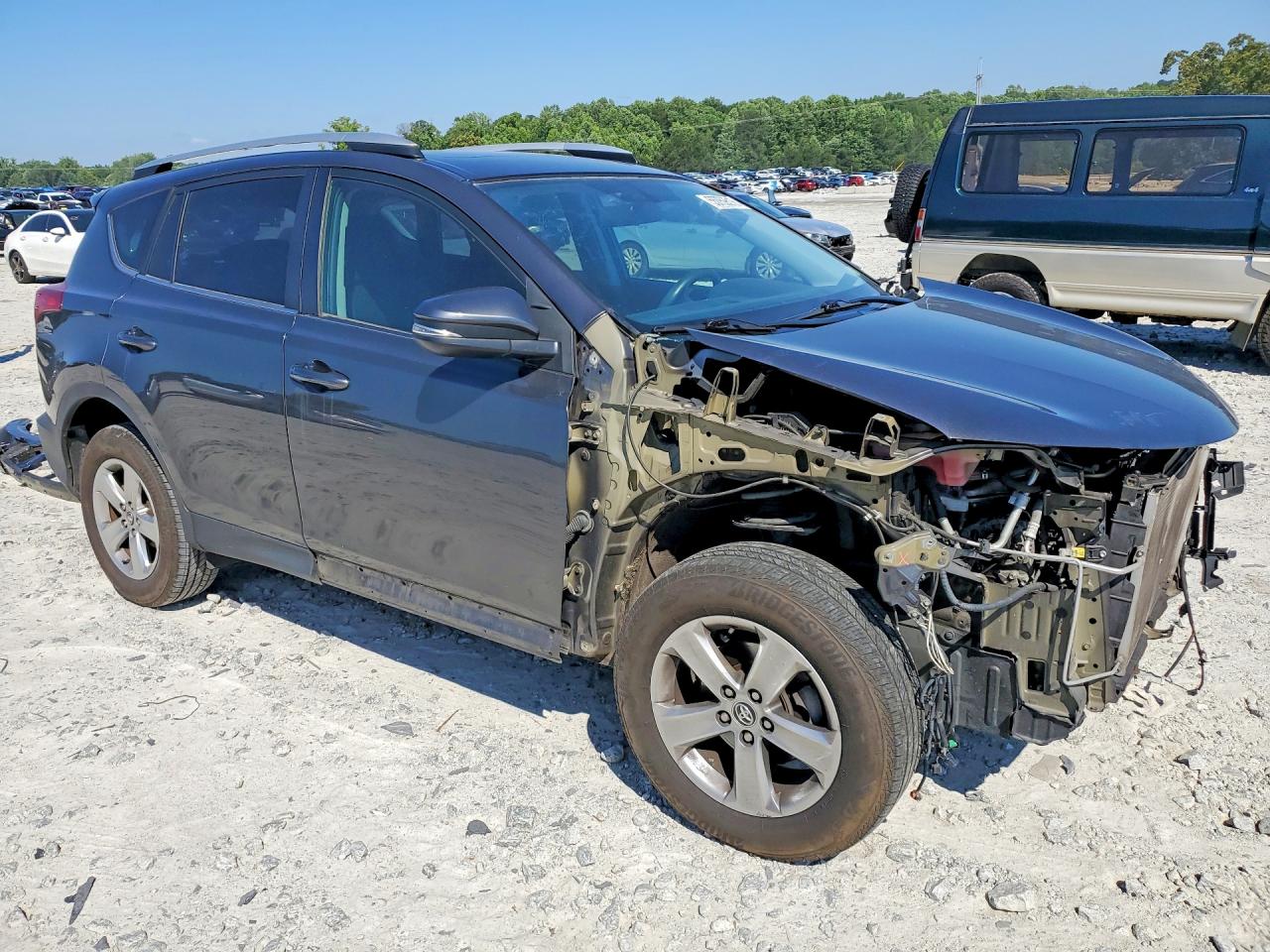 2015 TOYOTA RAV4 XLE photo 7