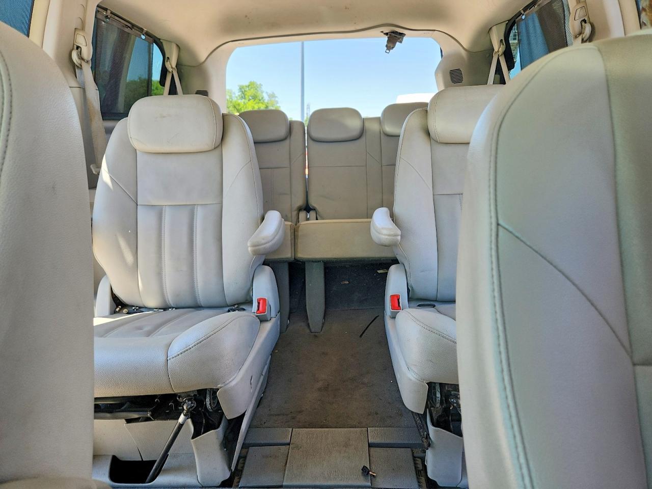 2008 CHRYSLER TOWN & COUNTRY TOURING photo 28