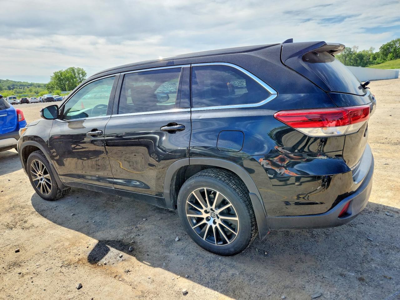 2018 TOYOTA HIGHLANDER SE photo 4