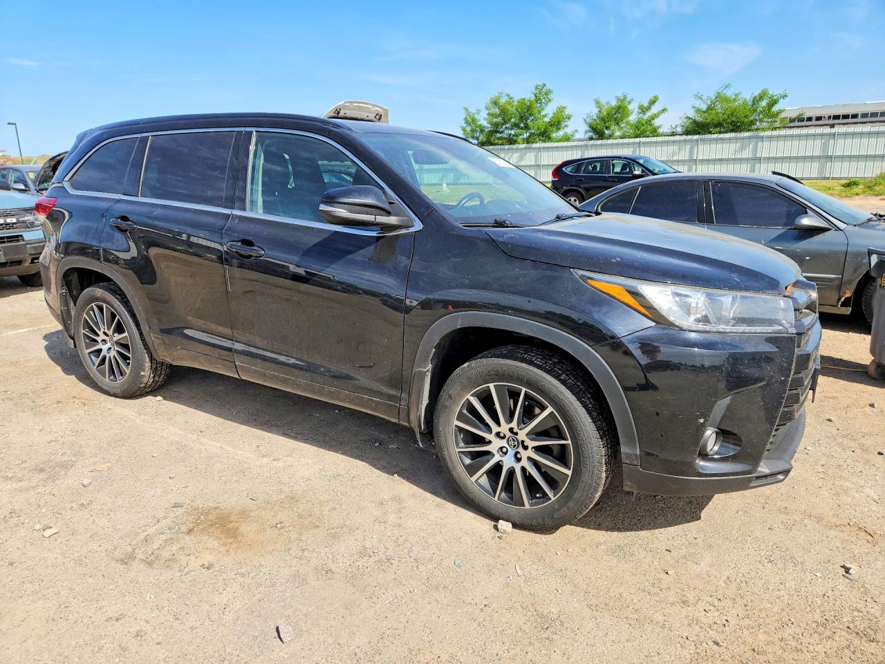 2018 TOYOTA HIGHLANDER SE photo 10