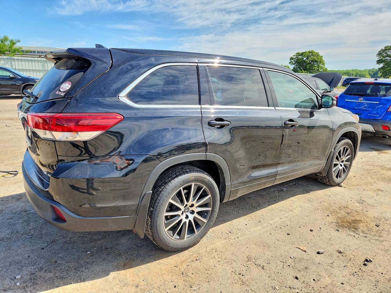 2018 TOYOTA HIGHLANDER SE photo 7