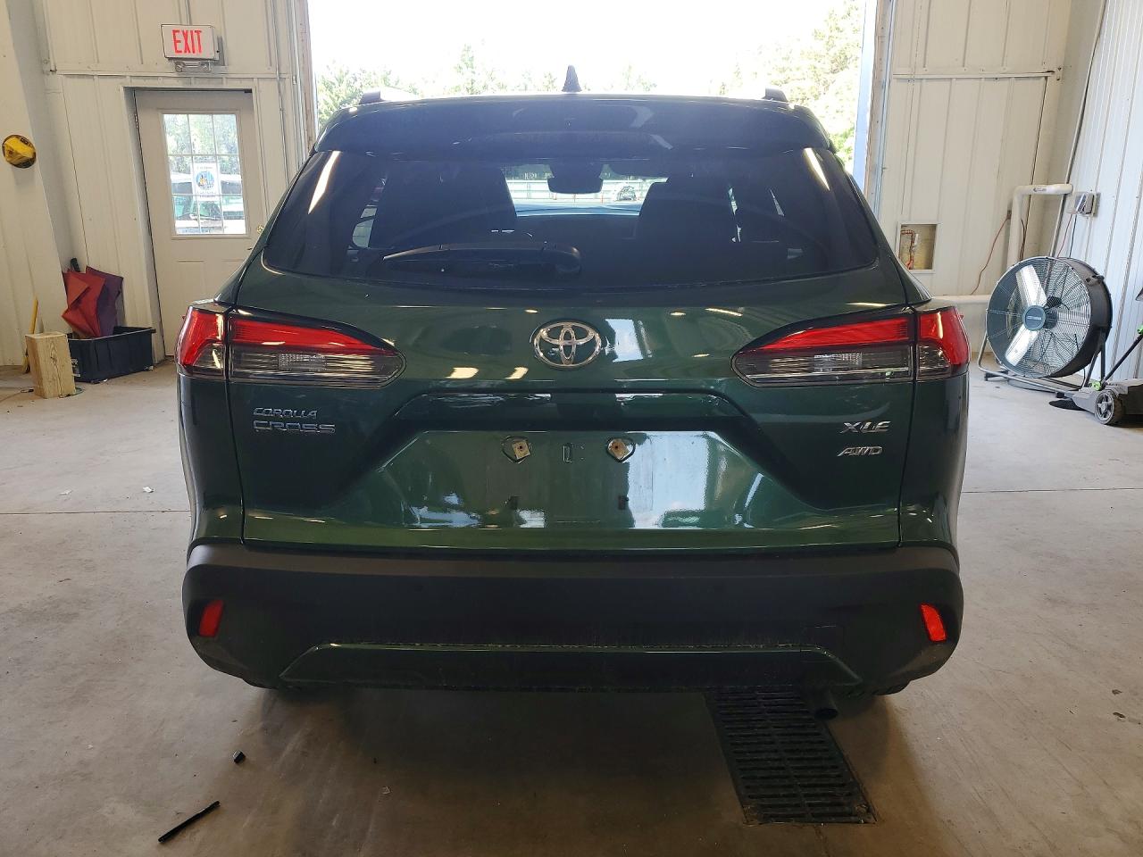 2025 TOYOTA COROLLA CROSS XLE photo 11