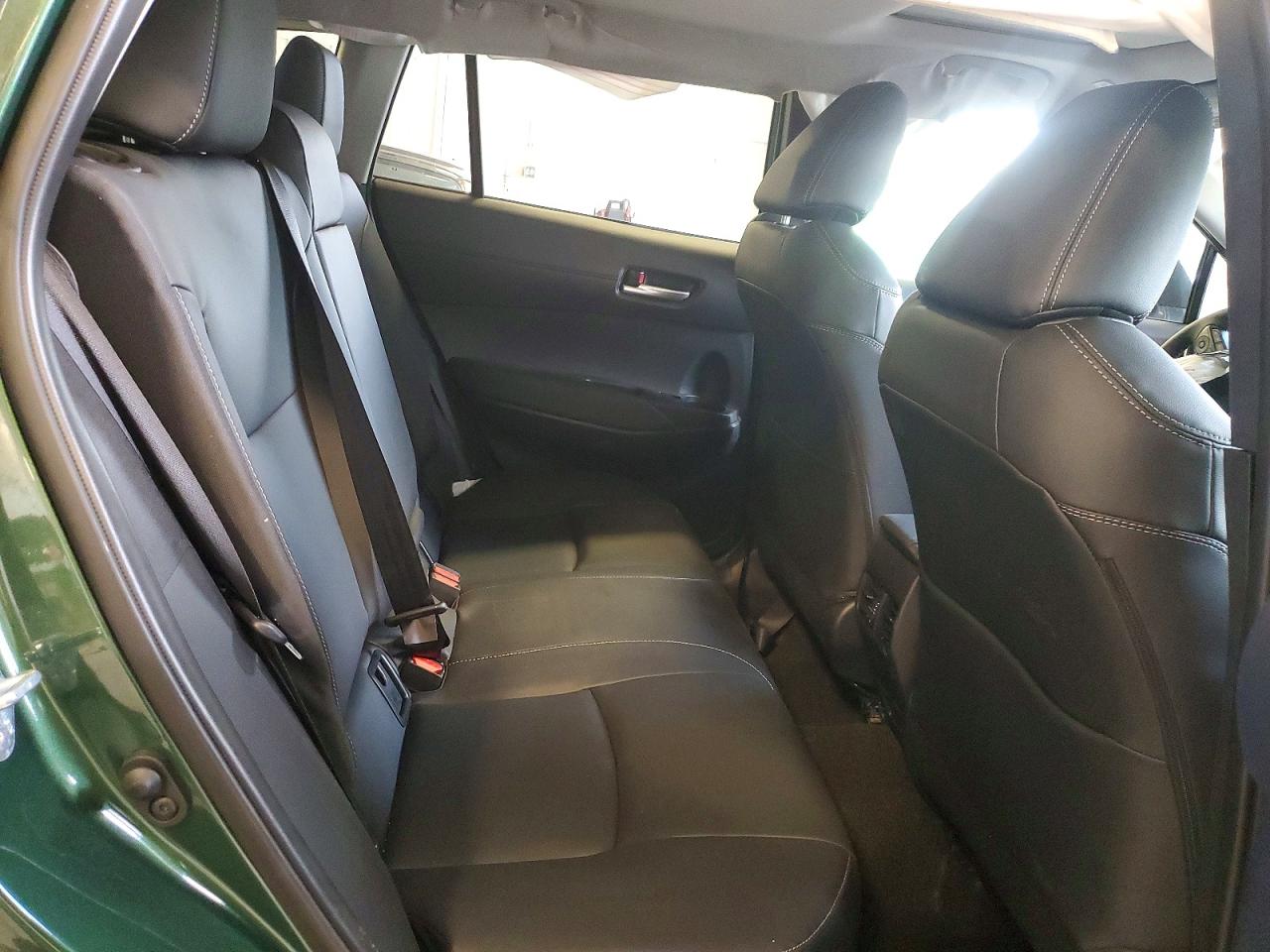 2025 TOYOTA COROLLA CROSS XLE photo 21