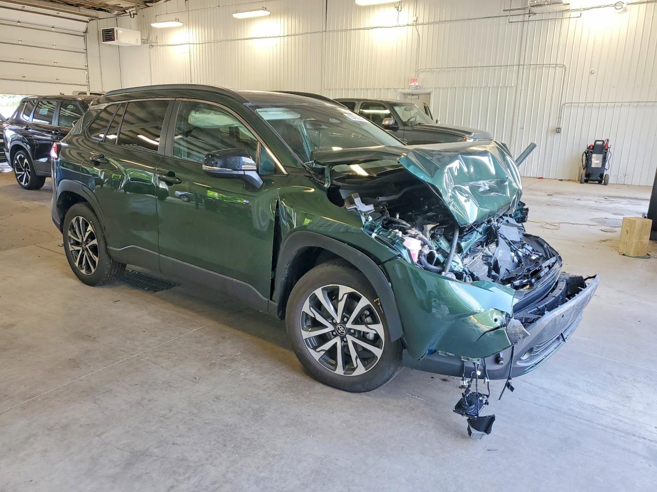 2025 TOYOTA COROLLA CROSS XLE photo 7