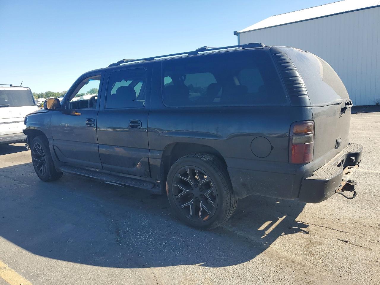 2003 GMC YUKON XL DENALI photo 3