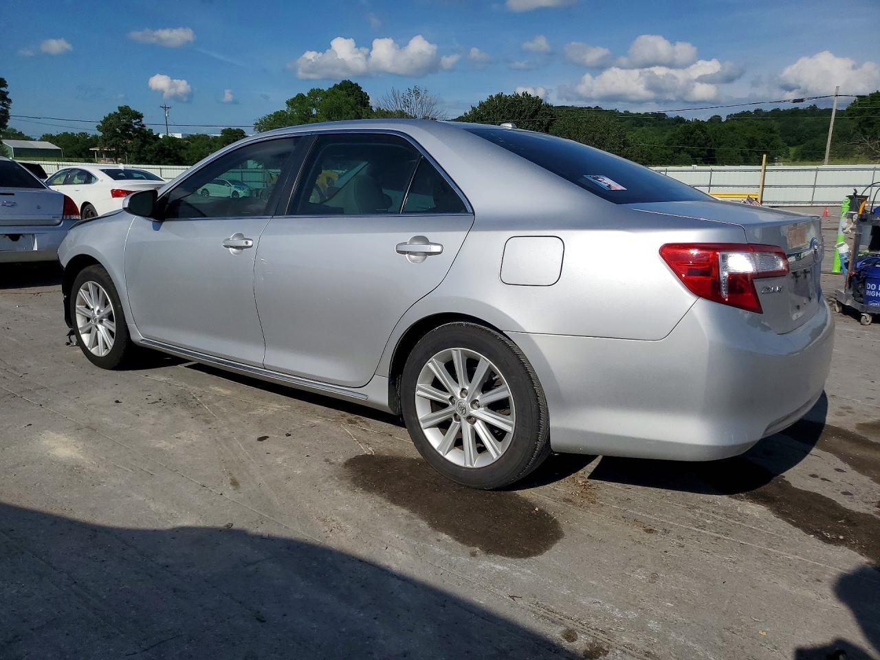 2013 TOYOTA CAMRY XLE photo 2