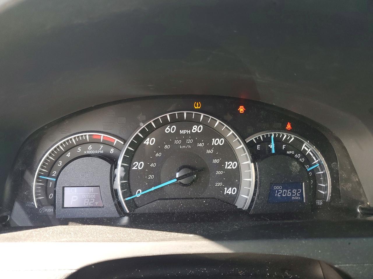 2013 TOYOTA CAMRY XLE photo 9