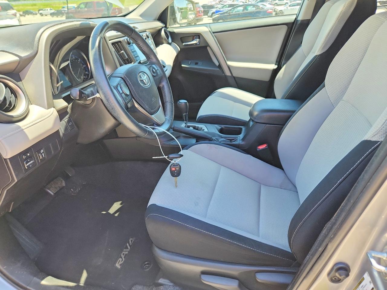 2016 TOYOTA RAV4 XLE photo 13