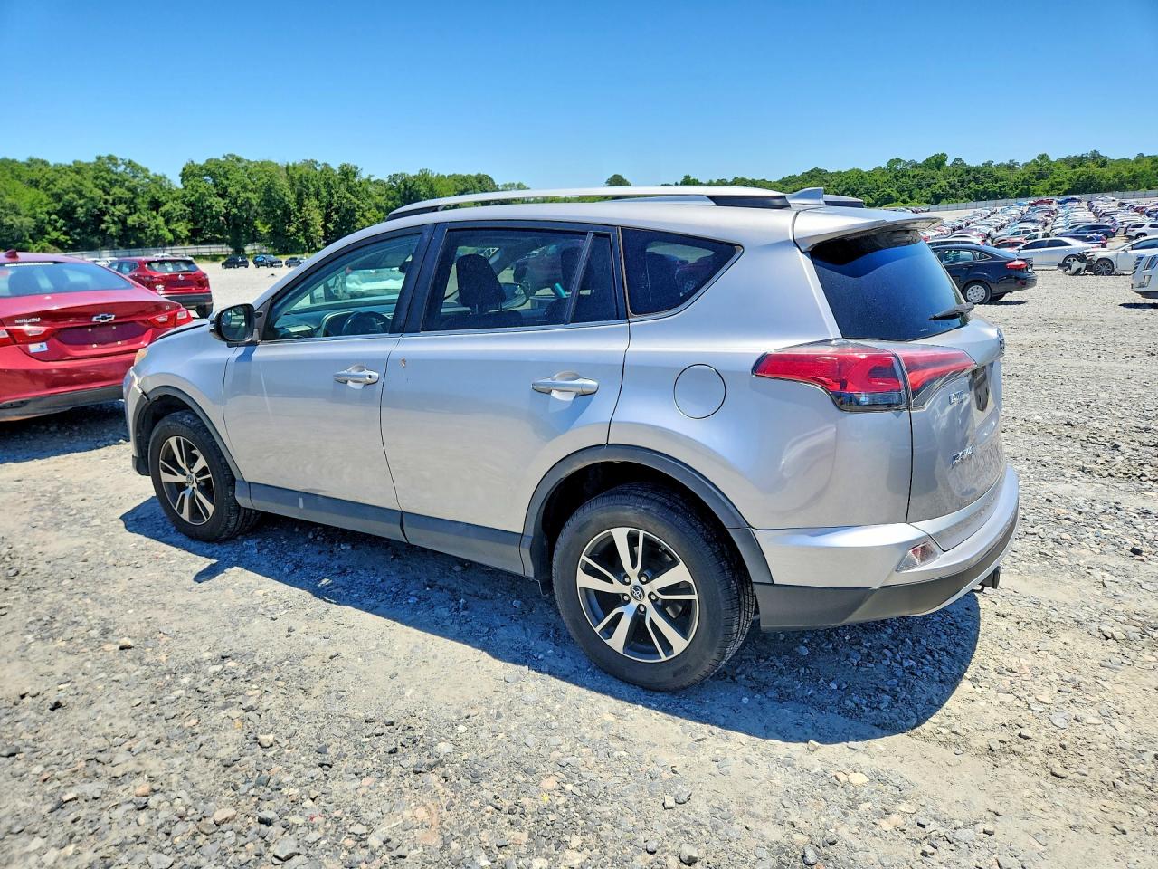 2016 TOYOTA RAV4 XLE photo 3