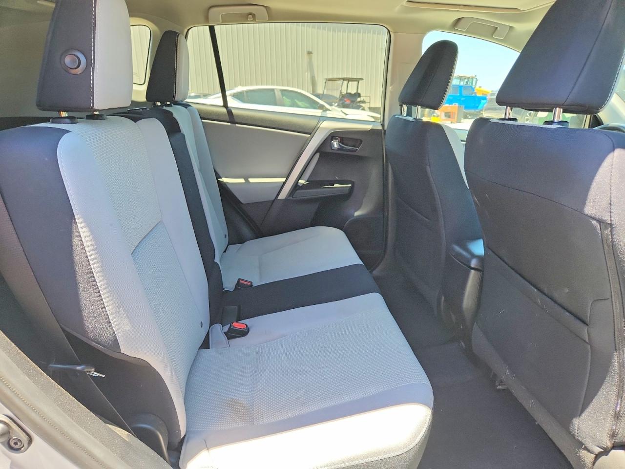 2016 TOYOTA RAV4 XLE photo 21