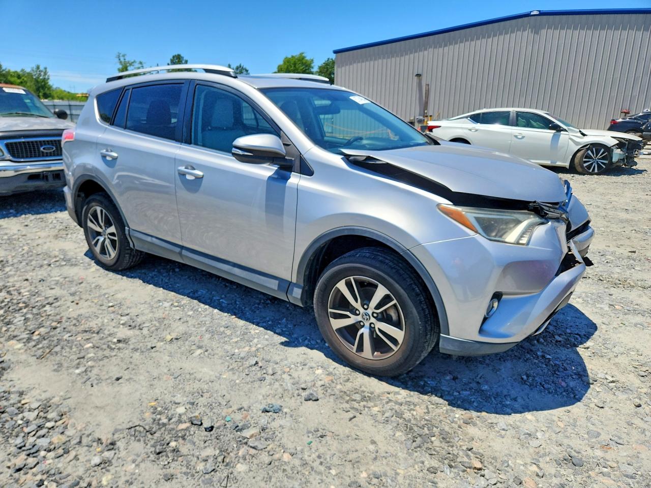 2016 TOYOTA RAV4 XLE photo 7