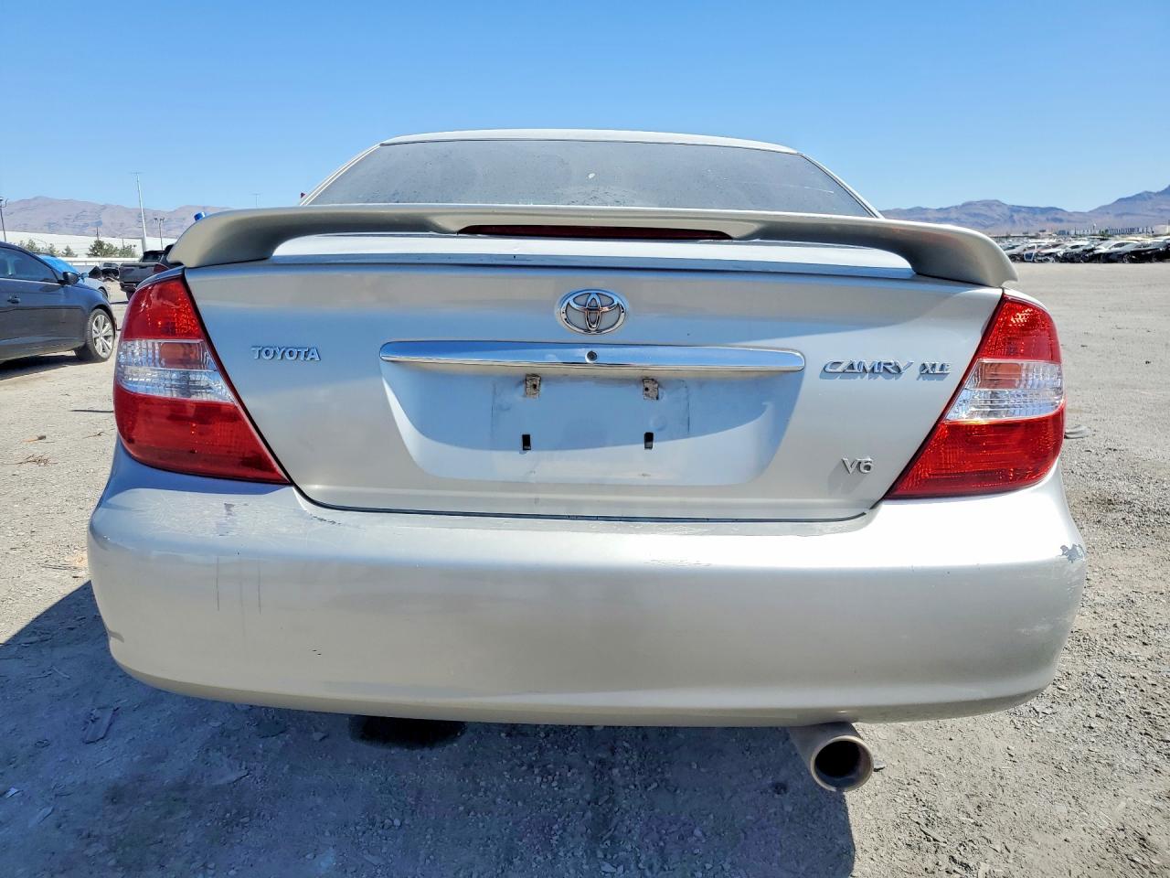 2004 TOYOTA CAMRY XLE V6 photo 16