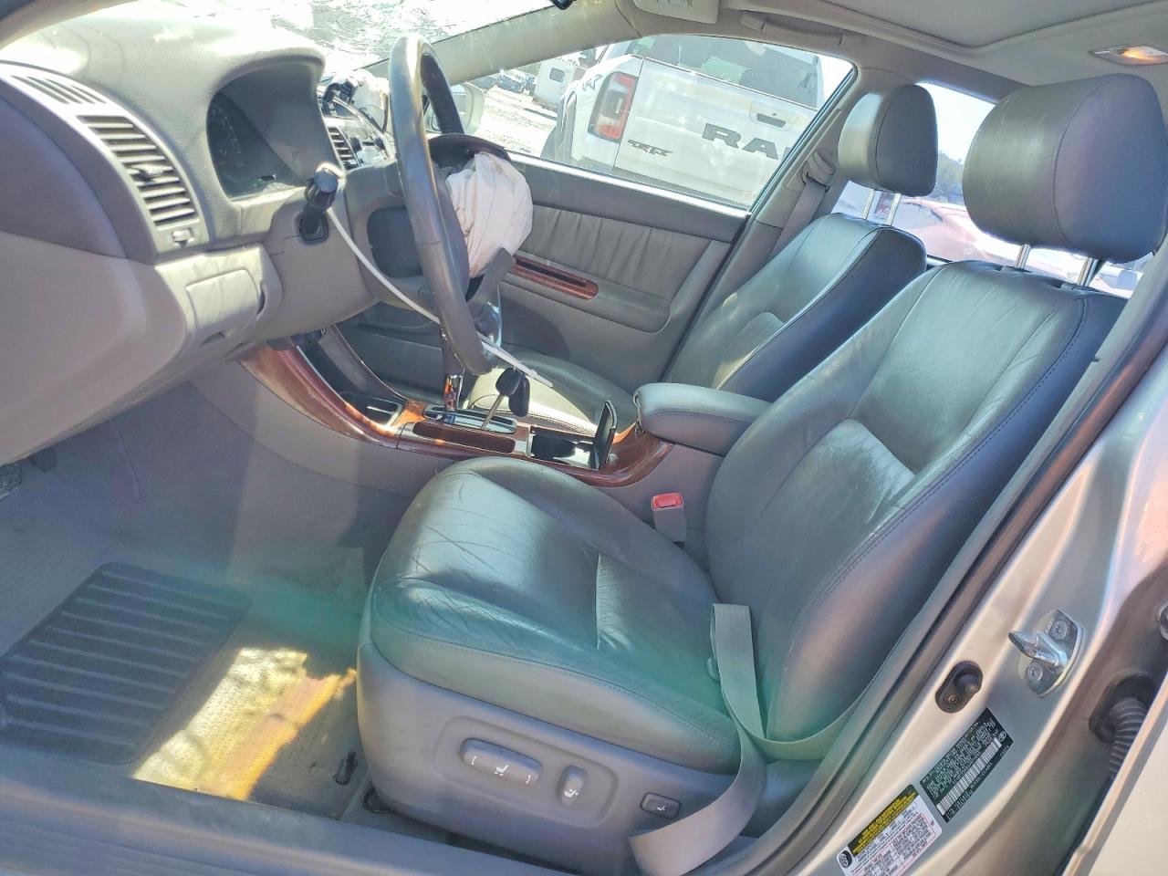 2004 TOYOTA CAMRY XLE V6 photo 19