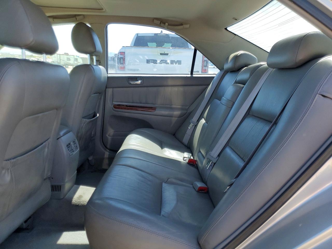 2004 TOYOTA CAMRY XLE V6 photo 28