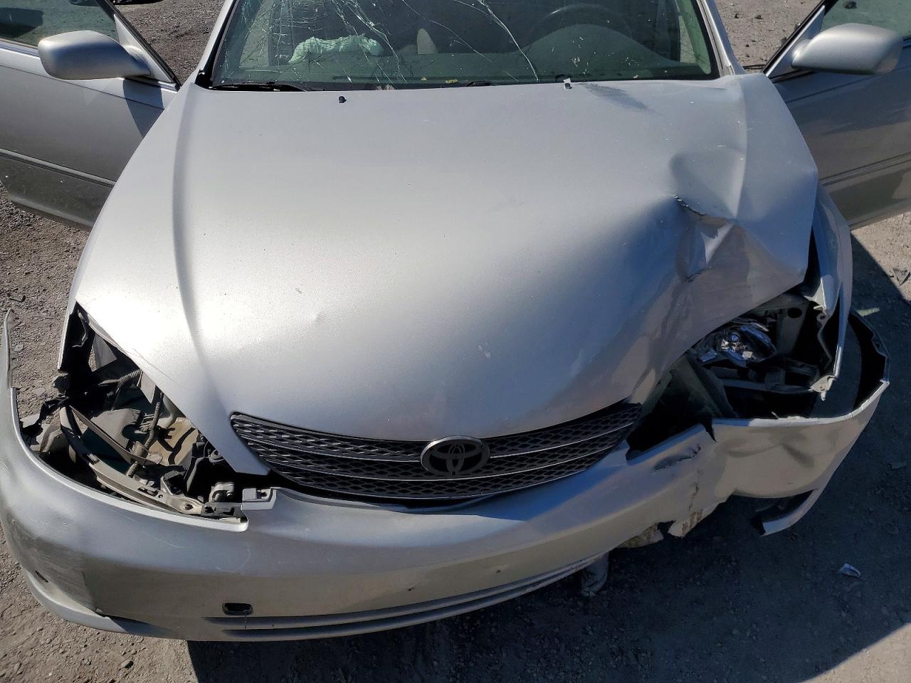 2004 TOYOTA CAMRY XLE V6 photo 31