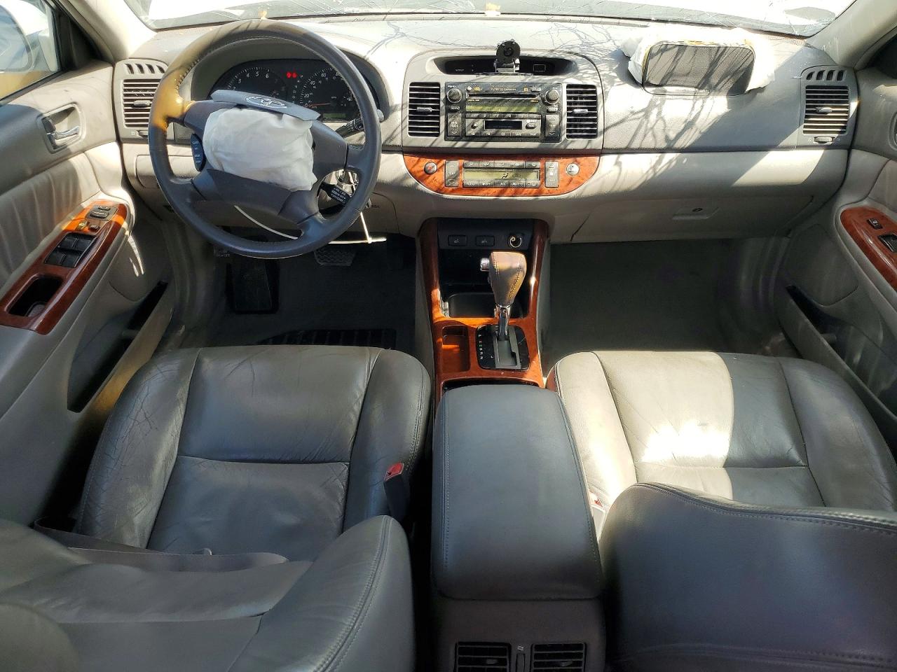 2004 TOYOTA CAMRY XLE V6 photo 22