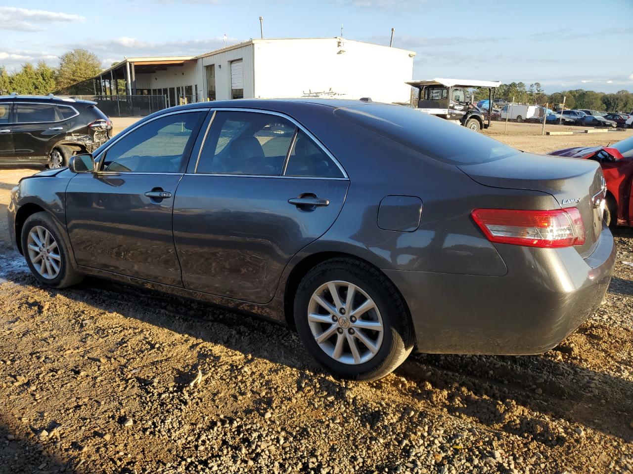 2011 TOYOTA CAMRY BASE photo 4