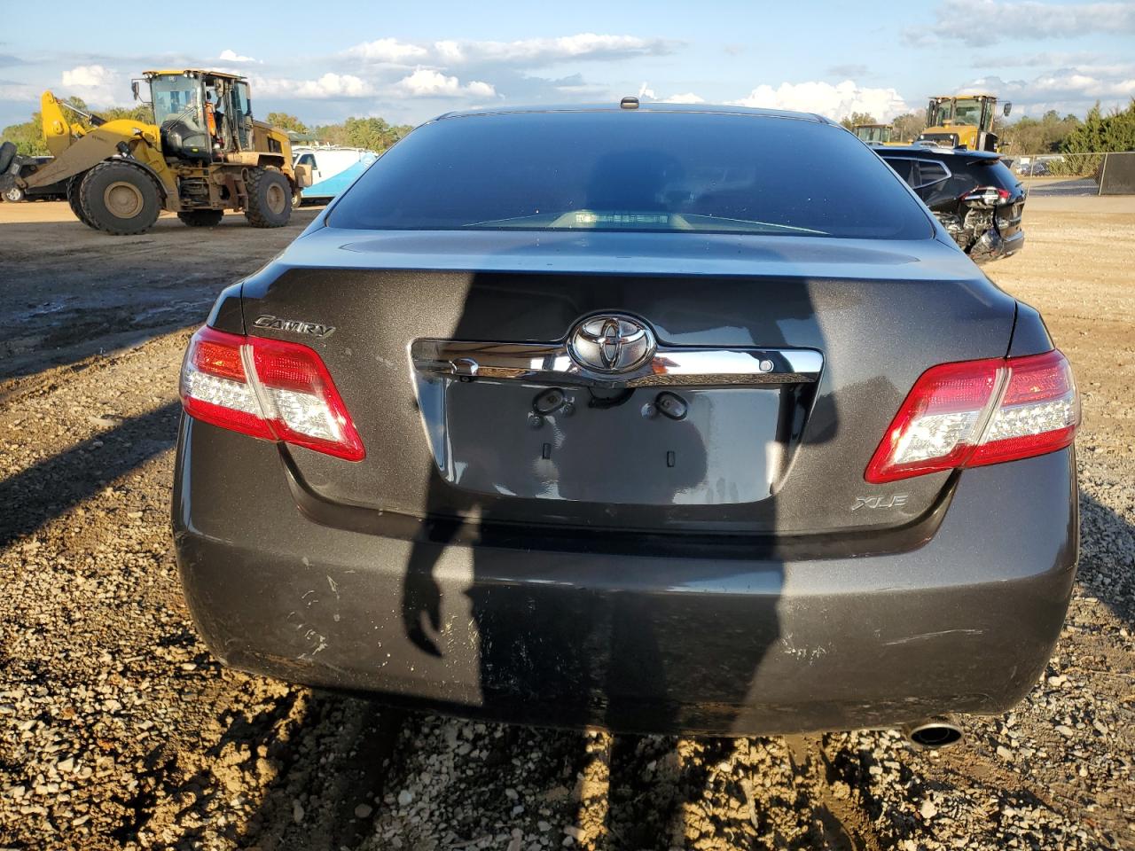 2011 TOYOTA CAMRY BASE photo 16