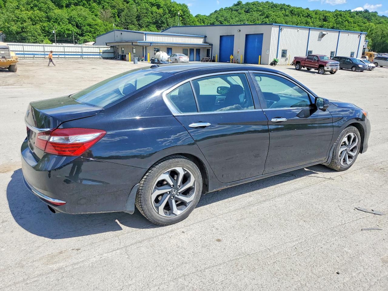 2017 HONDA ACCORD EX photo 5