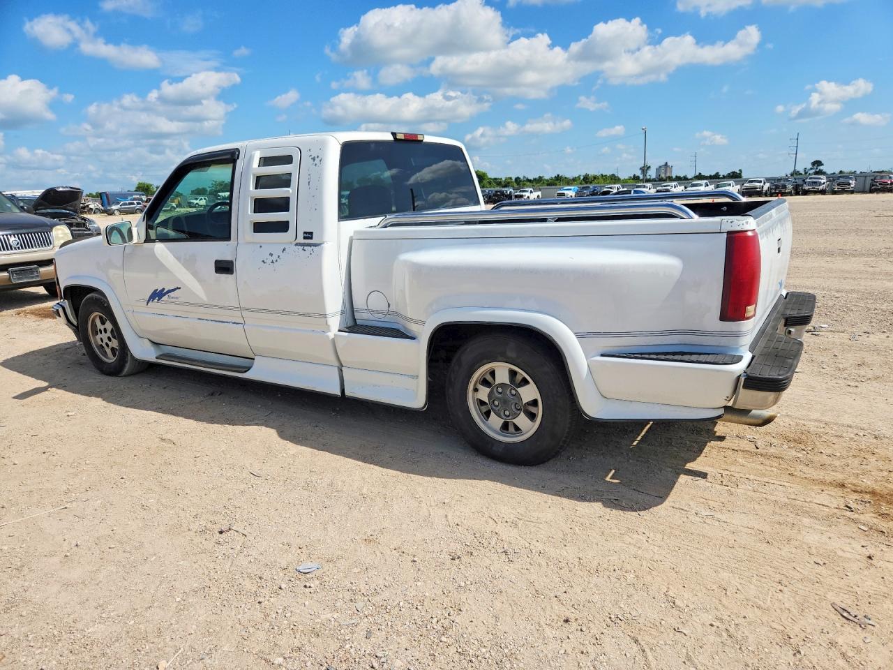 1997 CHEVROLET GMT-400 C1500 photo 3