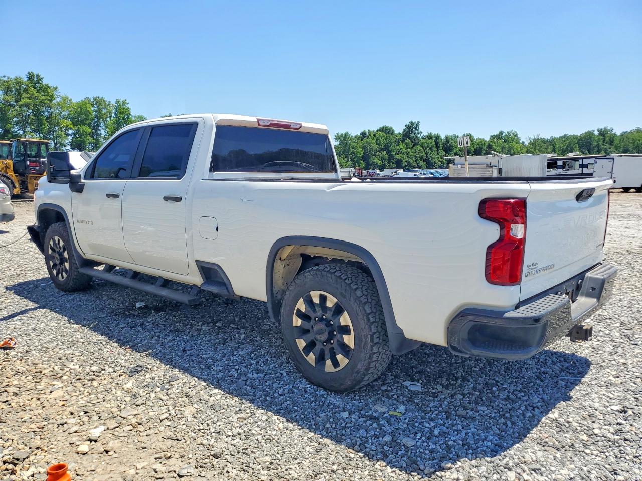 2020 CHEVROLET SILVERADO C2500 CUSTOM photo 2